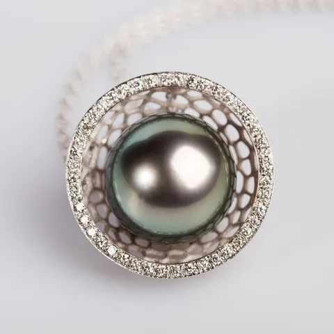 Pendentif Simon en or blanc orné d'une perle de Tahiti et de diamants